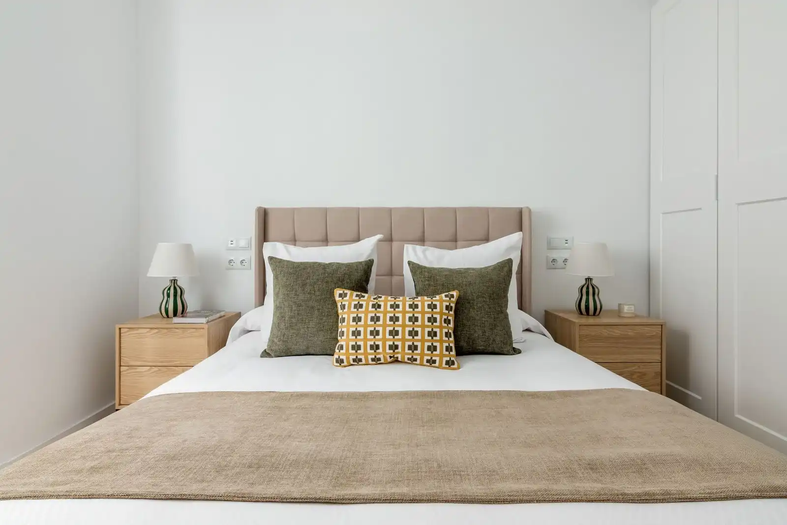 Bedroom of Apartments for rent in Madrid  with Air Conditioner, Heating and Furnished