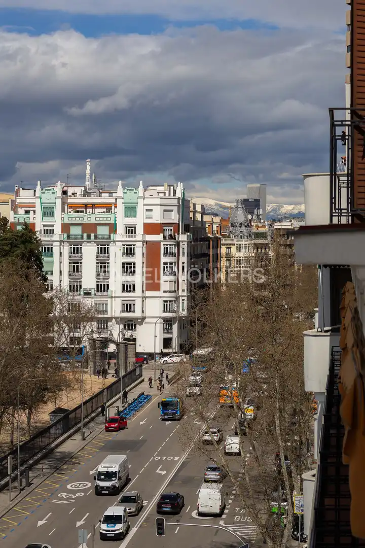 Außenansicht von Wohnung zur Miete in Madrid mit Klimaanlage, Heizung und Parkett