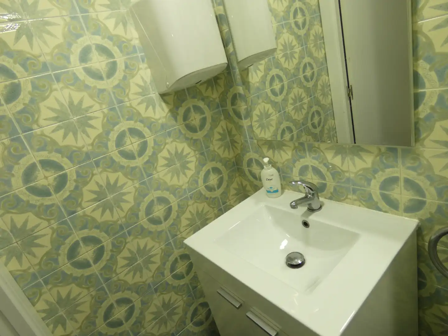 Baño de Oficina de alquiler en Barcelona con Aire acondicionado y Amueblado