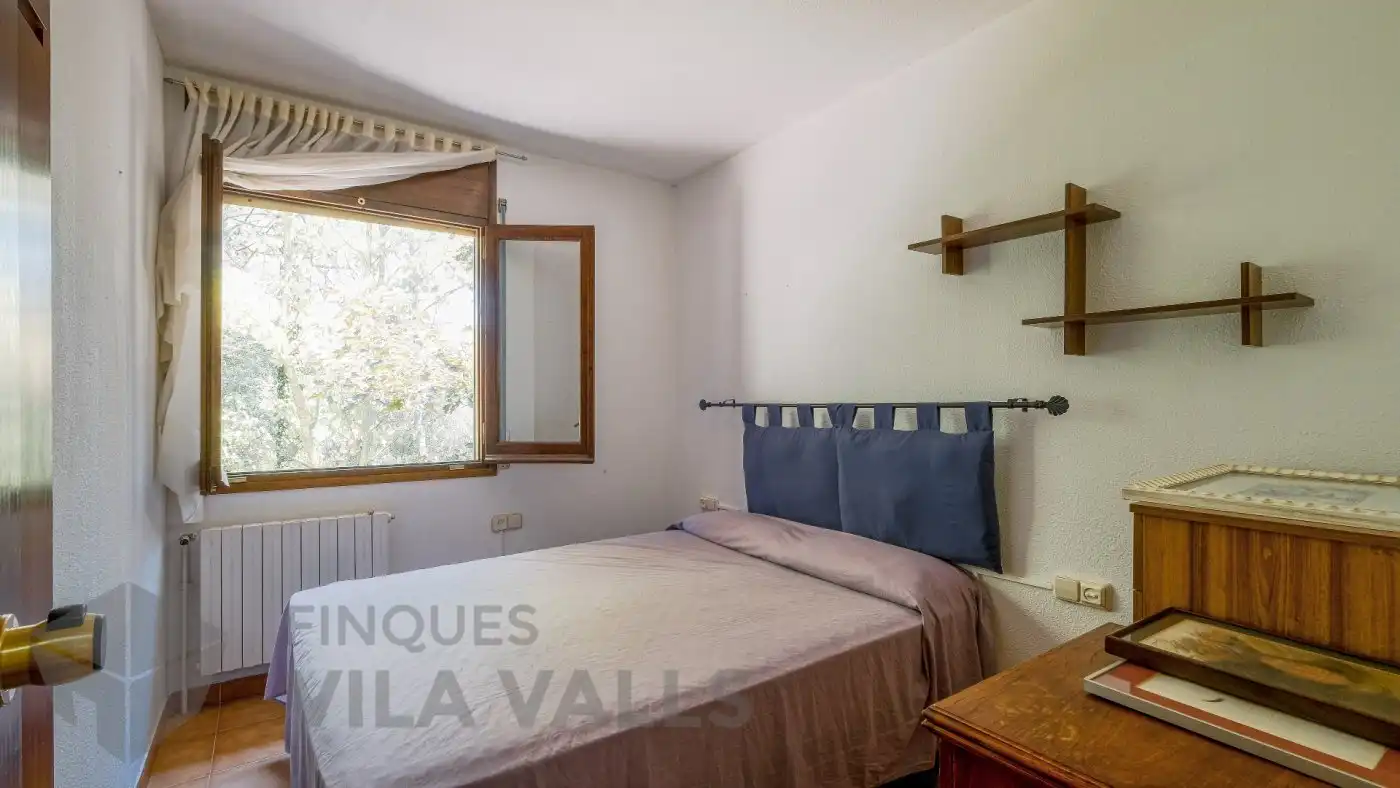 Schlafzimmer von Haus oder Chalet zum Verkauf in Sant Quirze Safaja mit Privatgarten und Balkon