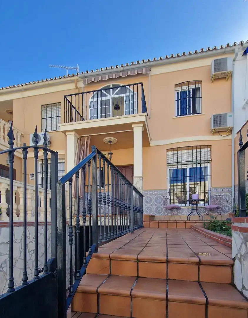 Casa adosada en venta en Calle del Río Darro, Centro