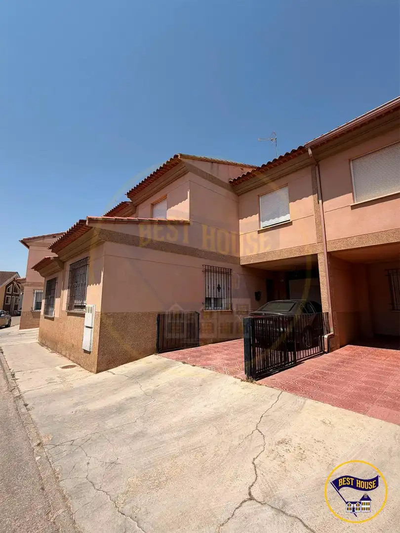 Vista exterior de Casa adosada en venta en Motilla del Palancar con Calefacción