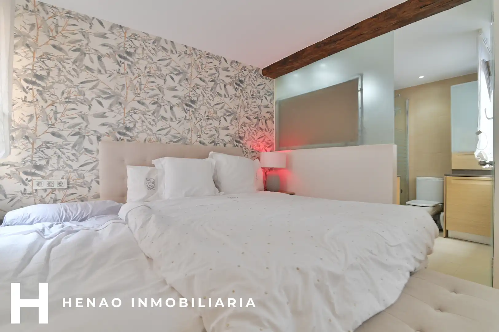 Bedroom of Flat for sale in Bilbao   with Heating, Parquet flooring and Furnished
