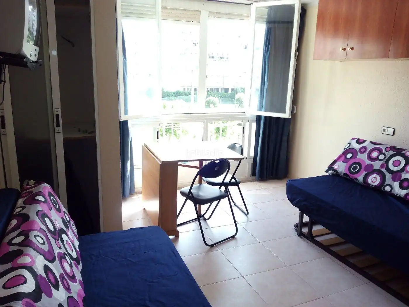 Studio with lift to rent in Carrer de Joaquim Serra 11