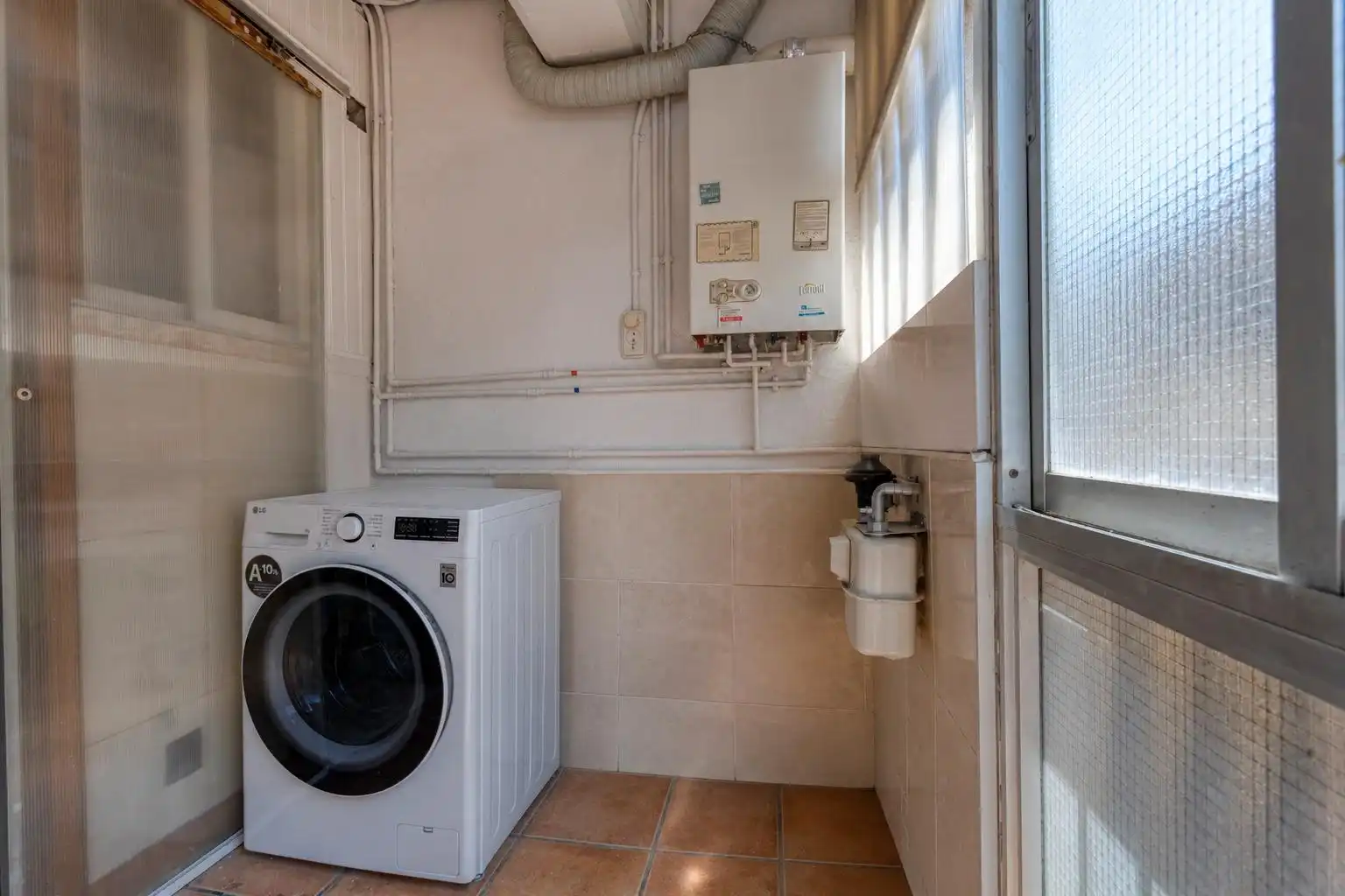 Baño de Piso en venta en Vilanova del Camí con Aire acondicionado y Amueblado