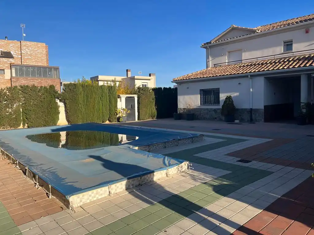 Piscina de Casa o xalet en venda en Albacete amb Calefacció, Jardí privat i Terrassa