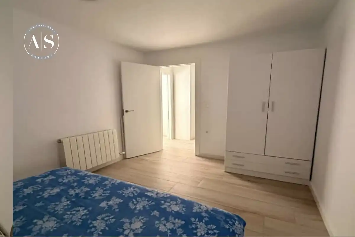 Habitación de Piso en venta en Granada con Calefacción