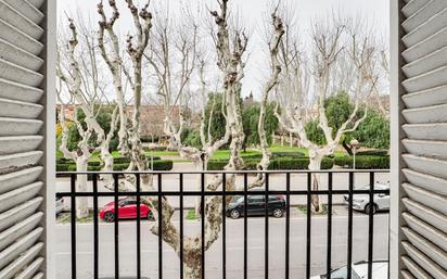 Vista exterior de Casa adosada en venda en Badalona amb Balcó