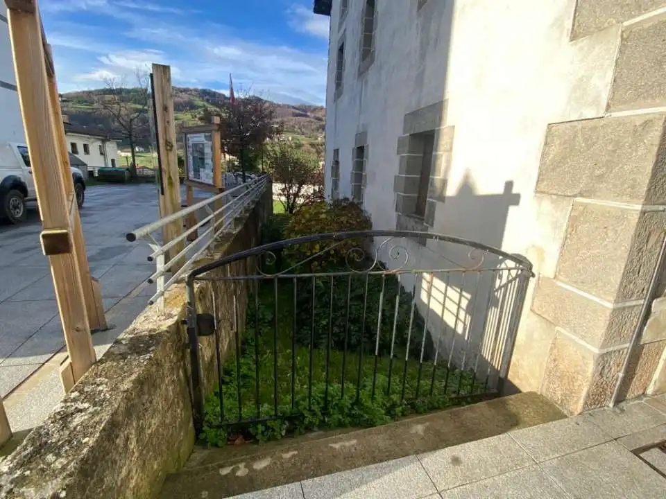 Vista exterior de Casa o xalet en venda en Berastegi amb Jardí privat i Traster