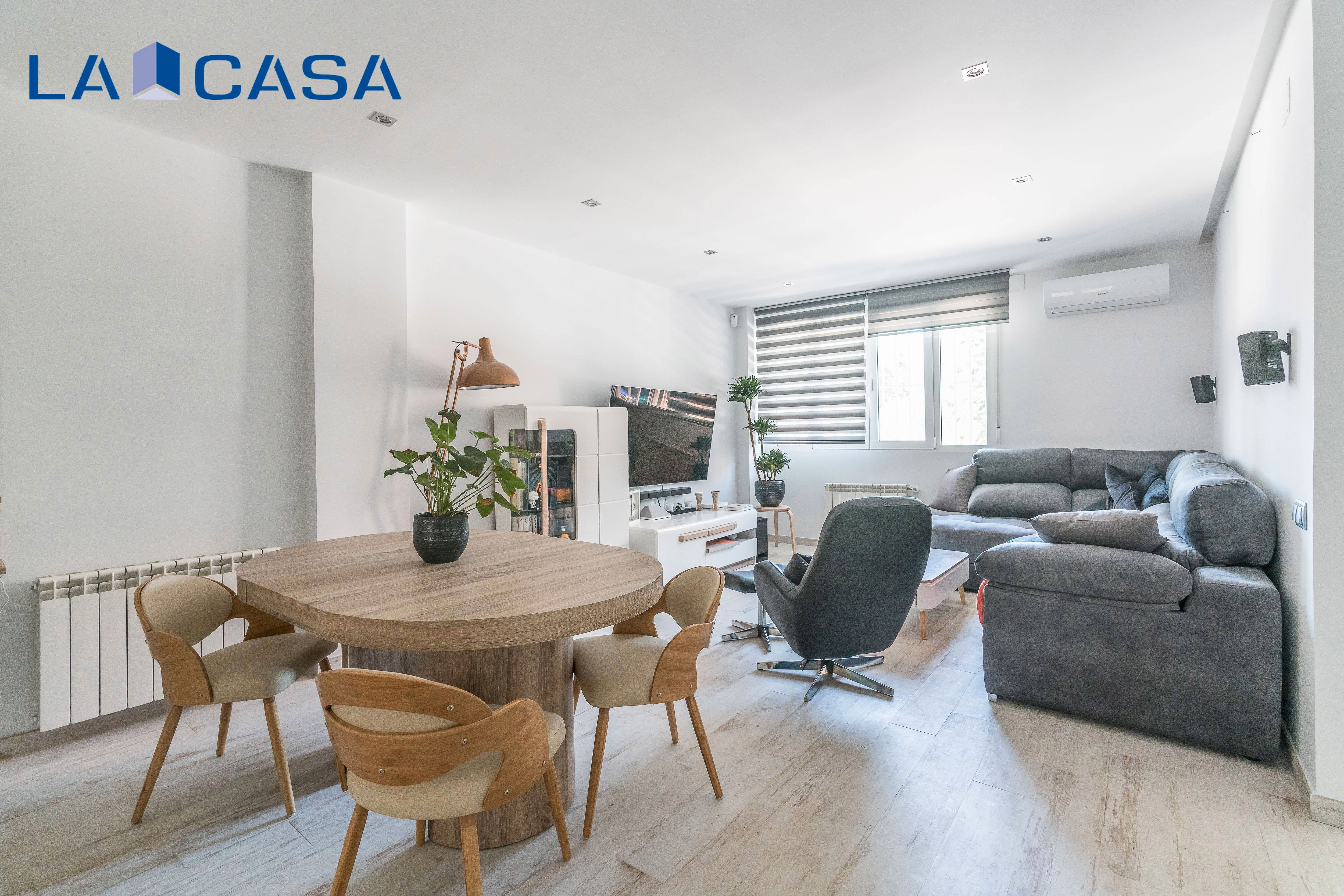 Sala d'estar de Pis en venda en  Madrid Capital amb Calefacció