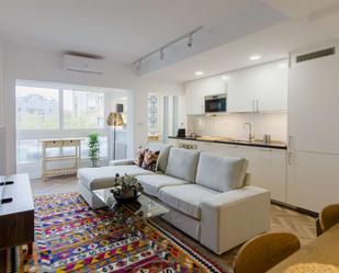 Sala d'estar de Apartament per a compartir en  Madrid Capital amb Aire condicionat i Terrassa