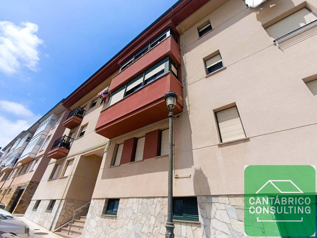 Vista exterior de Pis en venda en Navia amb Calefacció i Moblat