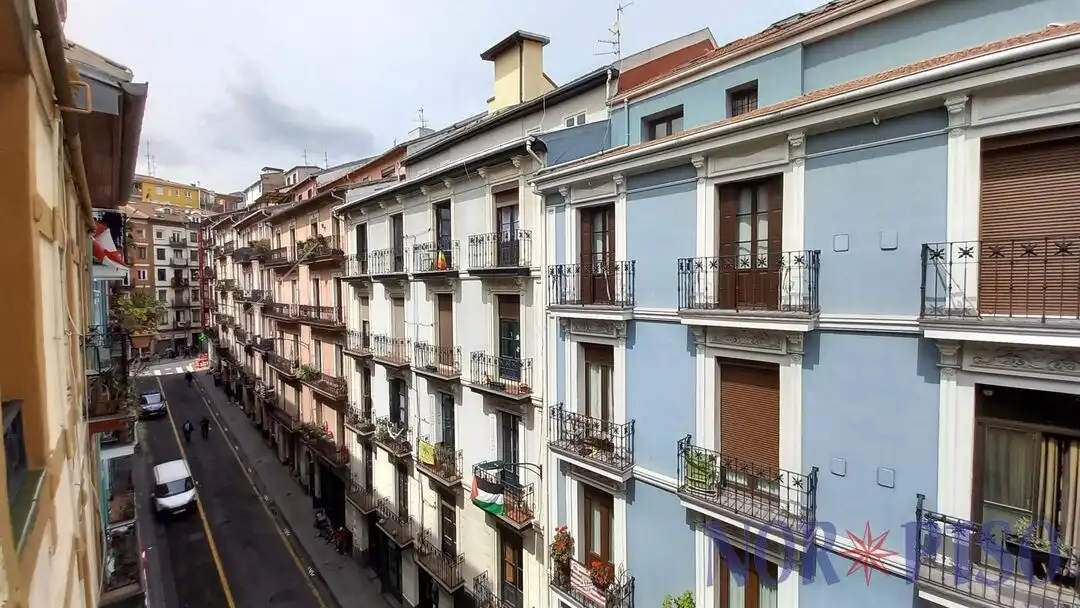Außenansicht von Wohnung zum Verkauf in Bilbao  mit Heizung und Balkon