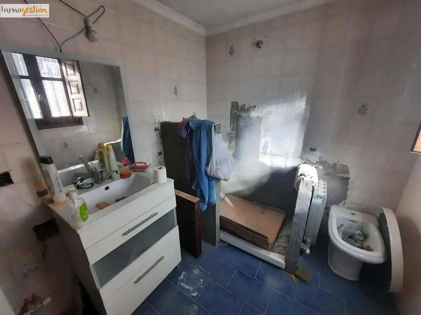 Bathroom of Houses for sale in Tudela de Duero  with Heating and Private garden