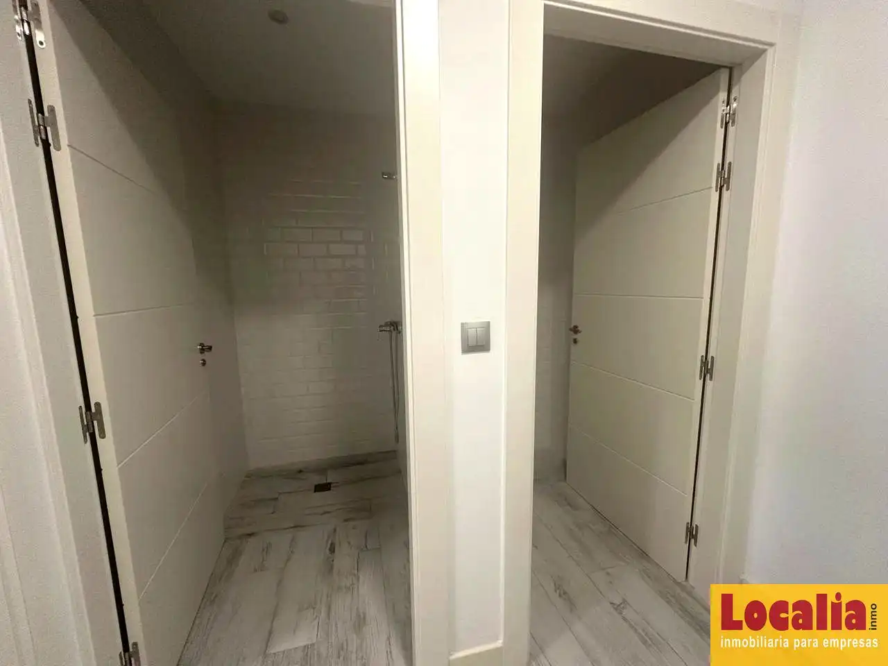 Badezimmer von Fabrikhallen zum Verkauf in Ramales de la Victoria