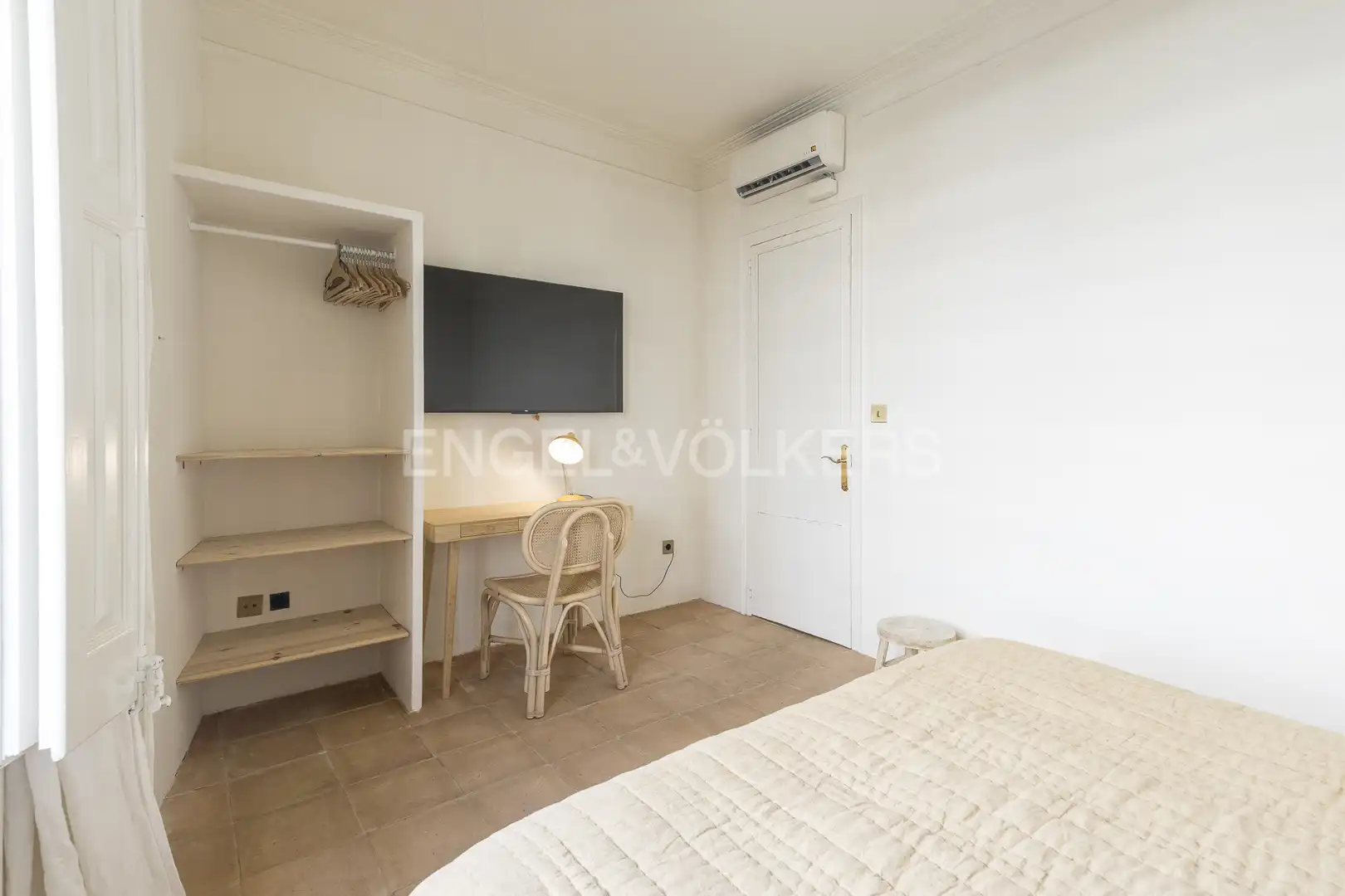 Schlafzimmer von Wohnung zur Miete in Barcelona mit Klimaanlage, Heizung und Balkon