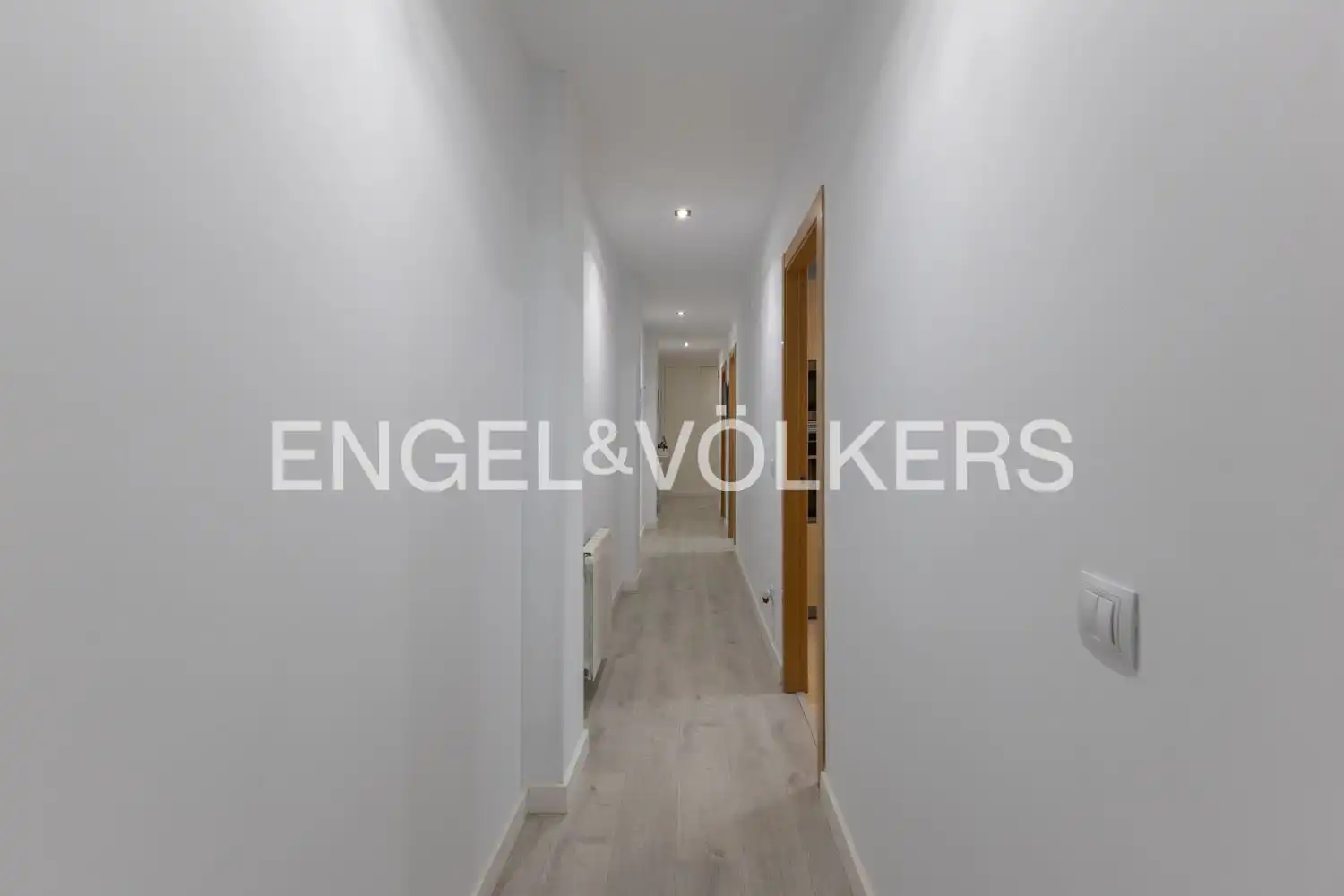 Flat for sale in Valencia  with Air Conditioner and Heating
