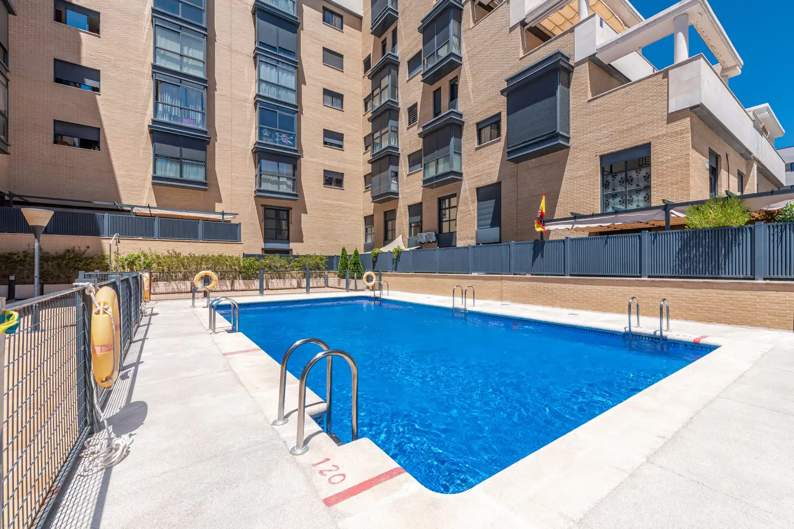 Piscina de Piso en venta en Madrid con Trastero