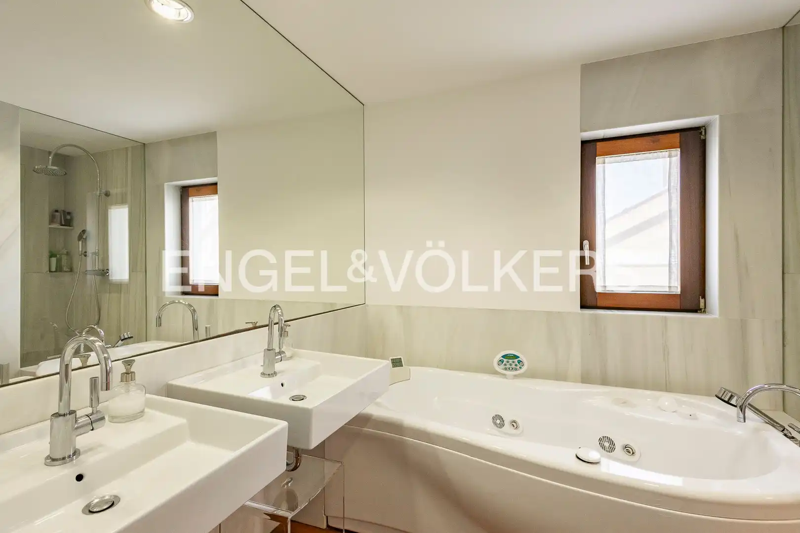 Baño de Casa o chalet en venta en Sant Cugat del Vallès con Aire acondicionado, Calefacción y Jardín privado