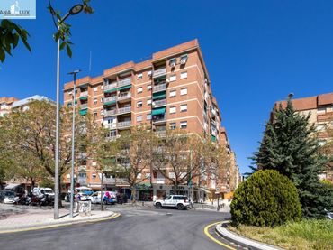 Piso con ascensor en venta en Calle del Pintor Ismael de la Serna