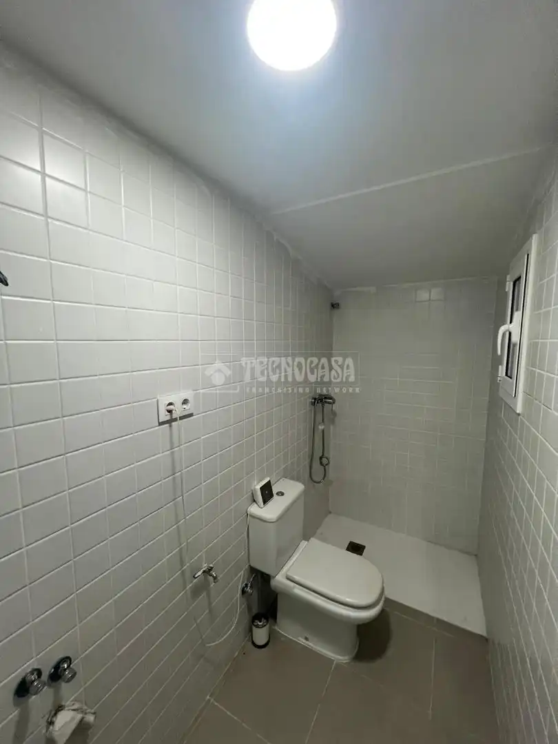 Bathroom of Garage for sale in Santa Coloma de Gramenet