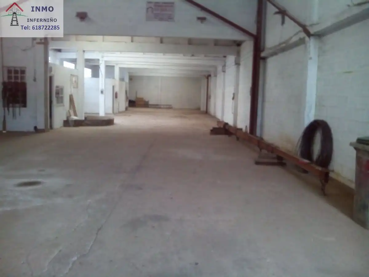 Fabrikhallen zur Miete in Santa Comba