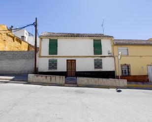 Vista exterior de Casa adosada en venda en Pinos Puente amb Calefacció i Traster
