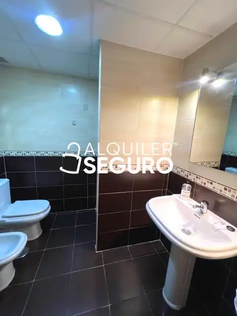 Baño de Piso de alquiler en Parla con Calefacción, Terraza y Trastero