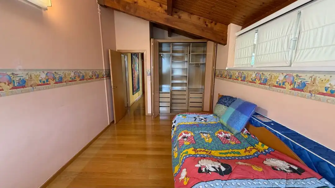 Dormitori de Casa o xalet en venda en Vitoria - Gasteiz amb Calefacció, Jardí privat i Terrassa