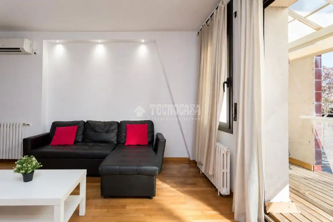 Sala de estar de Piso en venta en Barcelona con Aire acondicionado y Balcón