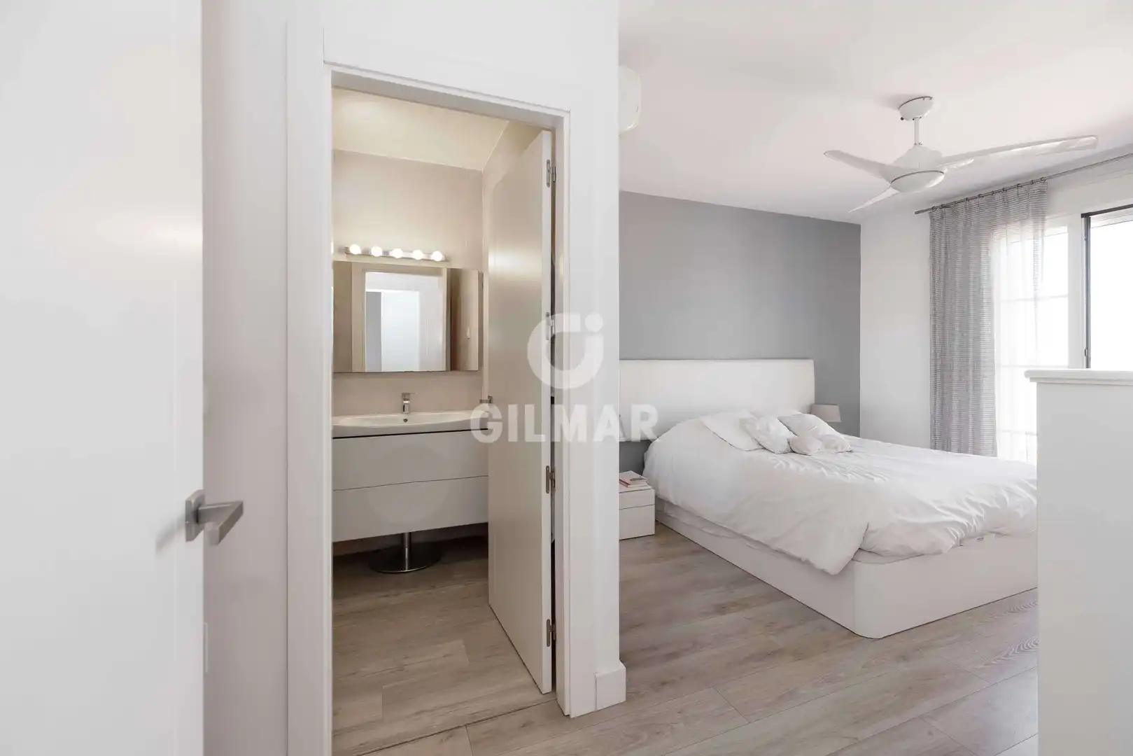 Habitación de Casa adosada en venta en Torremolinos con Calefacción, Jardín privado y Piscina