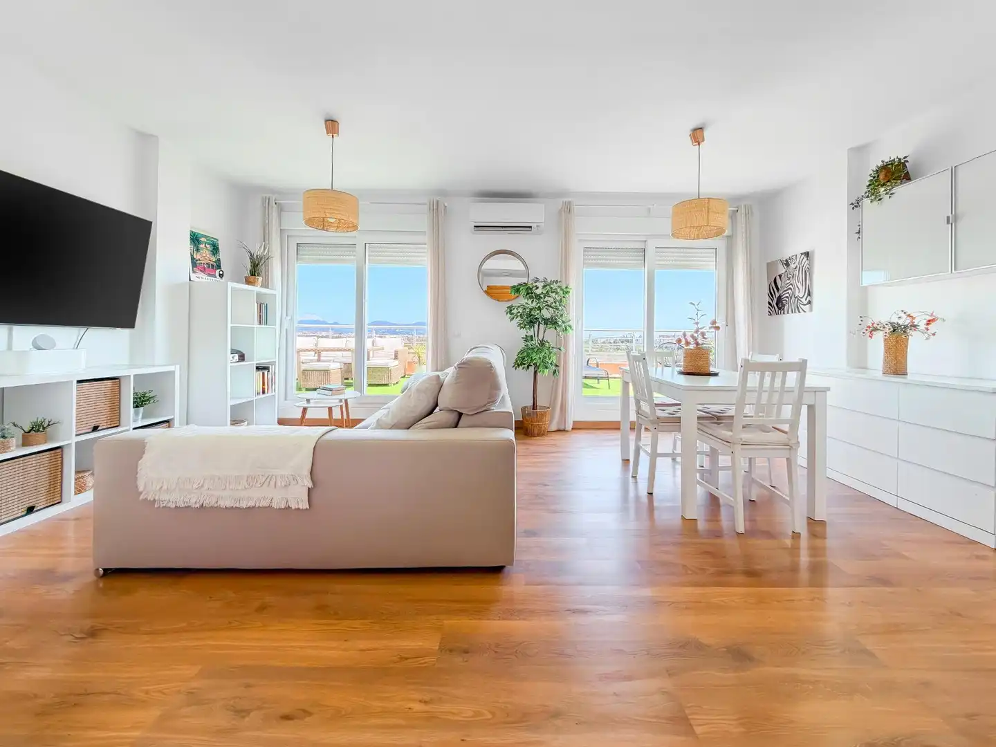 Wohnzimmer von Dachboden zum Verkauf in Museros mit Klimaanlage, Terrasse und Abstellraum