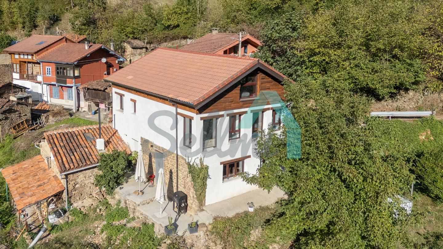 Vista exterior de Casa o xalet de lloguer en Mieres (Asturias) amb Calefacció, Terrassa i Moblat