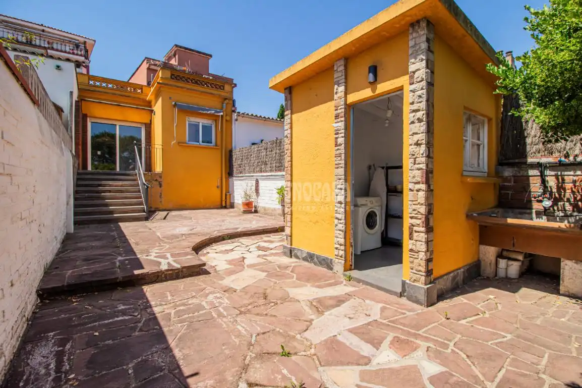 Vista exterior de Casa adosada en venta en Sant Cugat del Vallès con Calefacción y Terraza