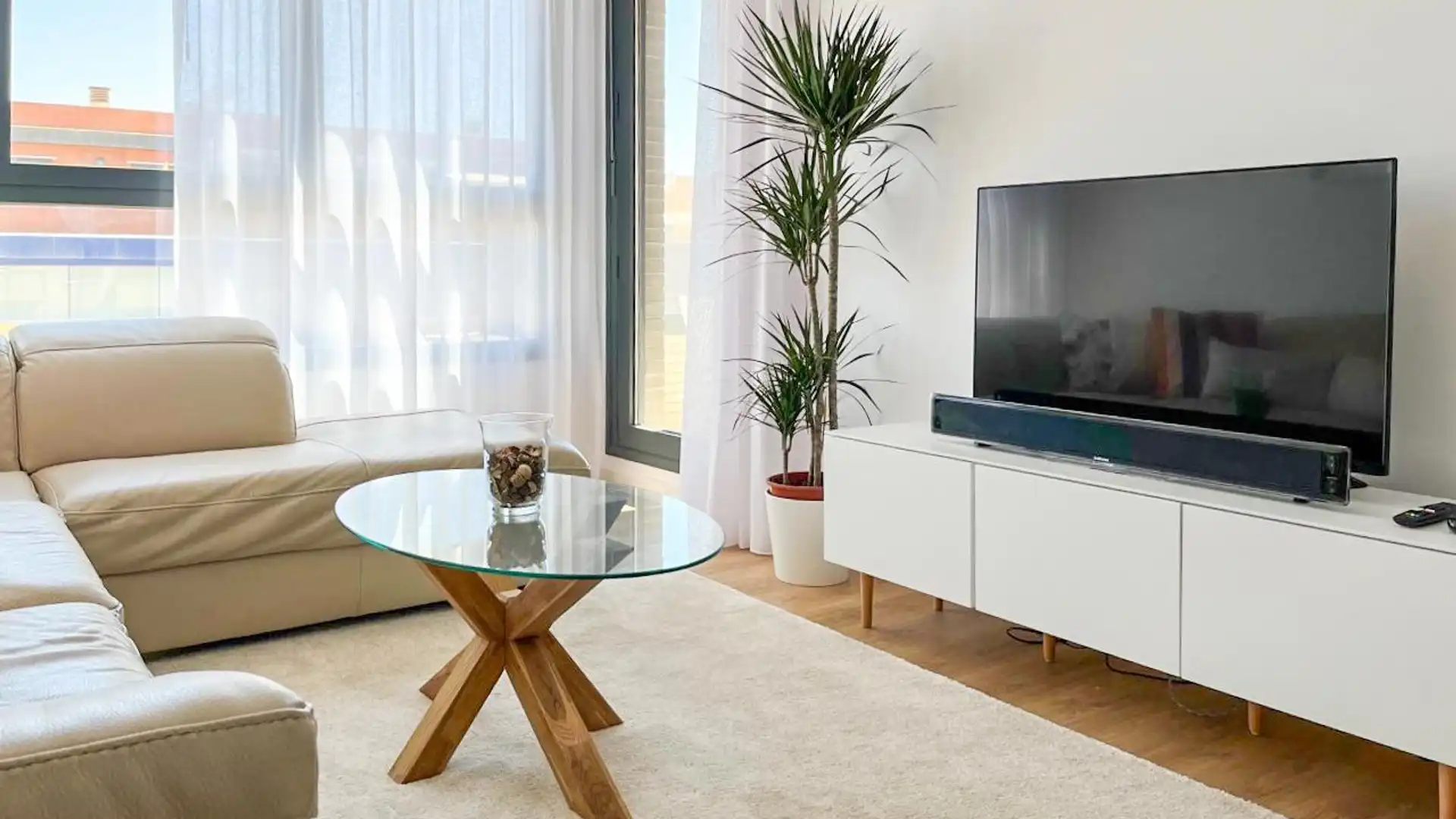 Sala d'estar de Pis de lloguer en Málaga Capital amb Aire condicionat, Terrassa i Moblat