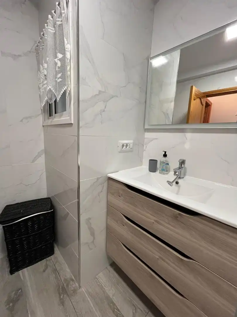 Baño de Piso de alquiler en Las Palmas de Gran Canaria con Terraza y Amueblado