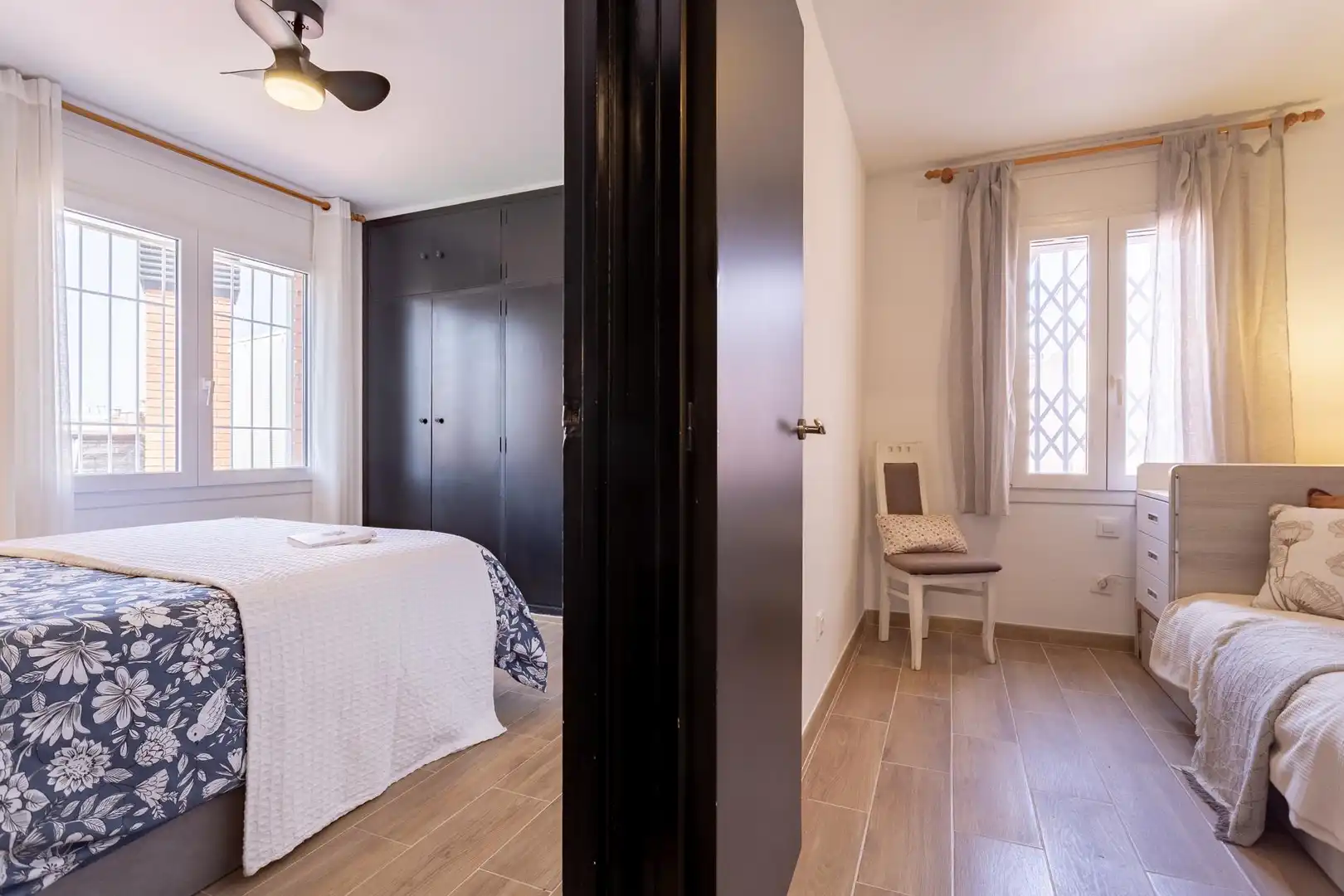 Schlafzimmer von Dachboden zum Verkauf in Vila-seca mit Terrasse und Schwimmbad