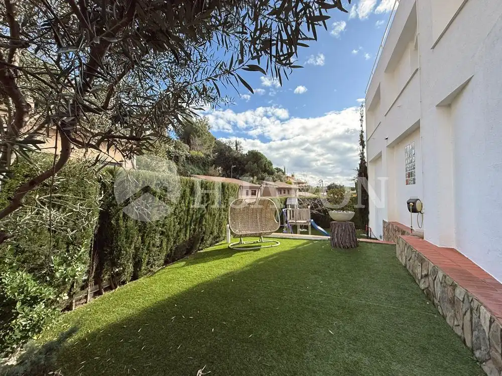 Jardín de Casa o chalet en venta en Alella con Aire acondicionado, Calefacción y Jardín privado