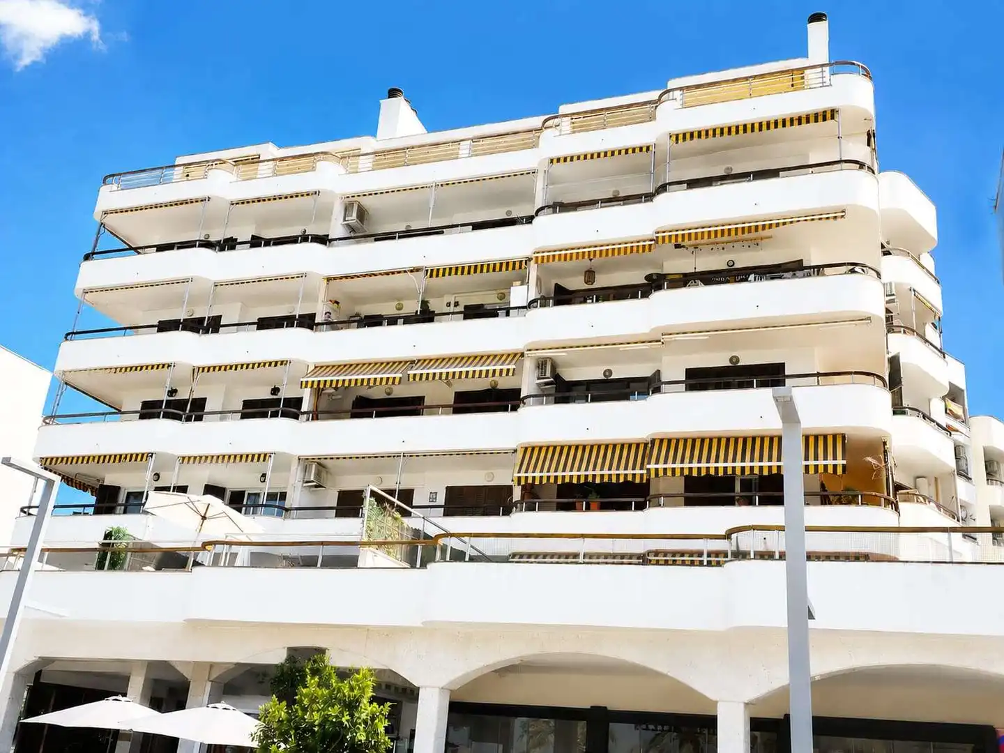 Vista exterior de Pis en venda en Alcúdia amb Aire condicionat, Moblat i Balcó