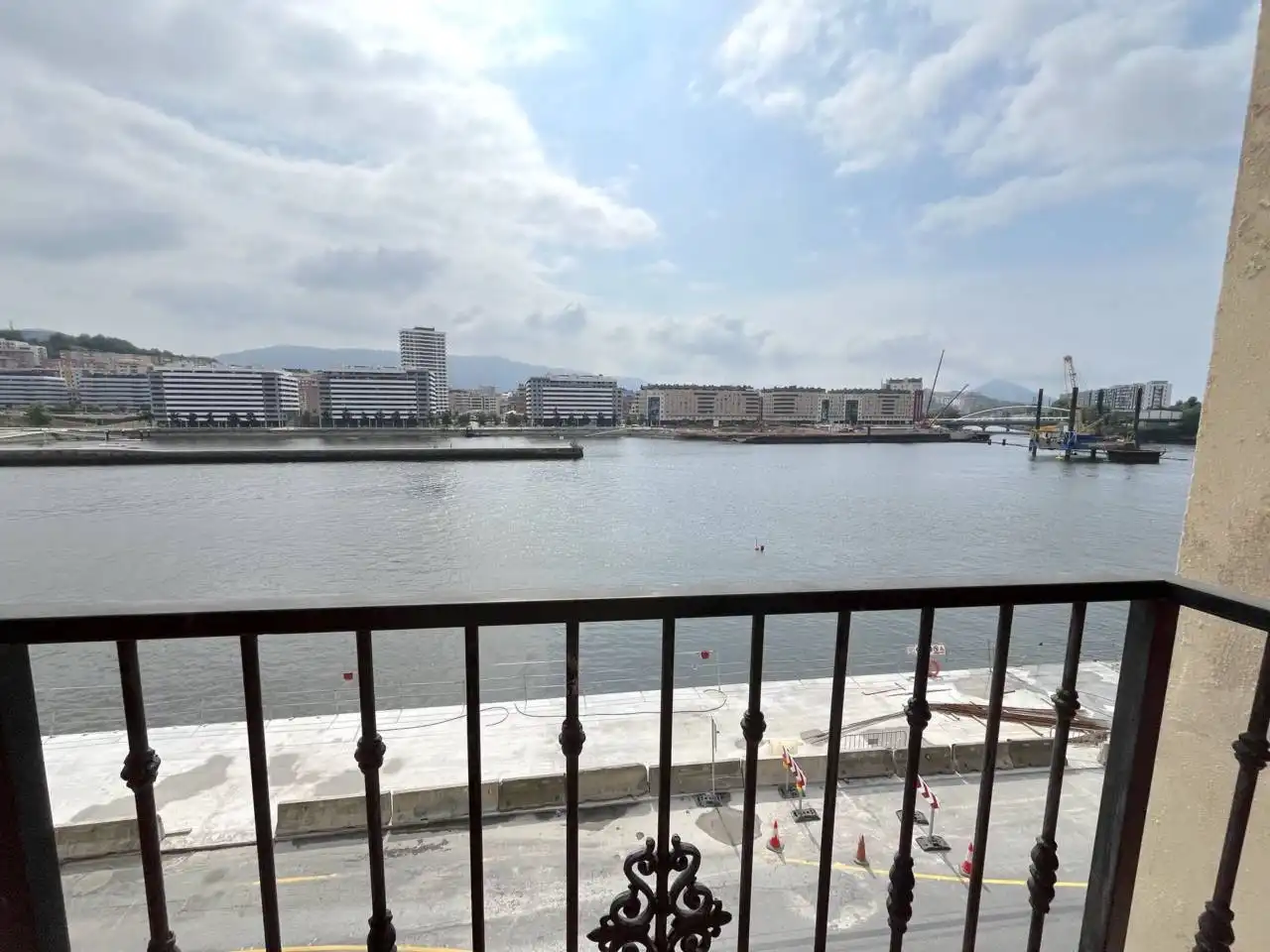 Vista exterior de Piso en venta en Erandio con Calefacción, Parquet y Terraza