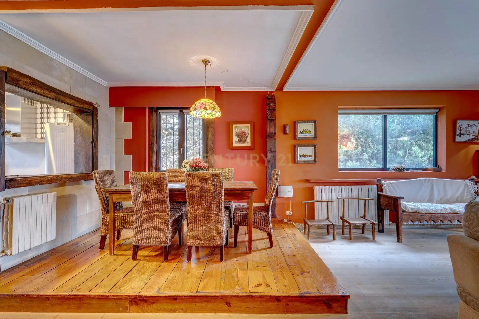 Esszimmer von Einfamilien-Reihenhaus zum Verkauf in Anguciana mit Privatgarten, Abstellraum und Schwimmbad