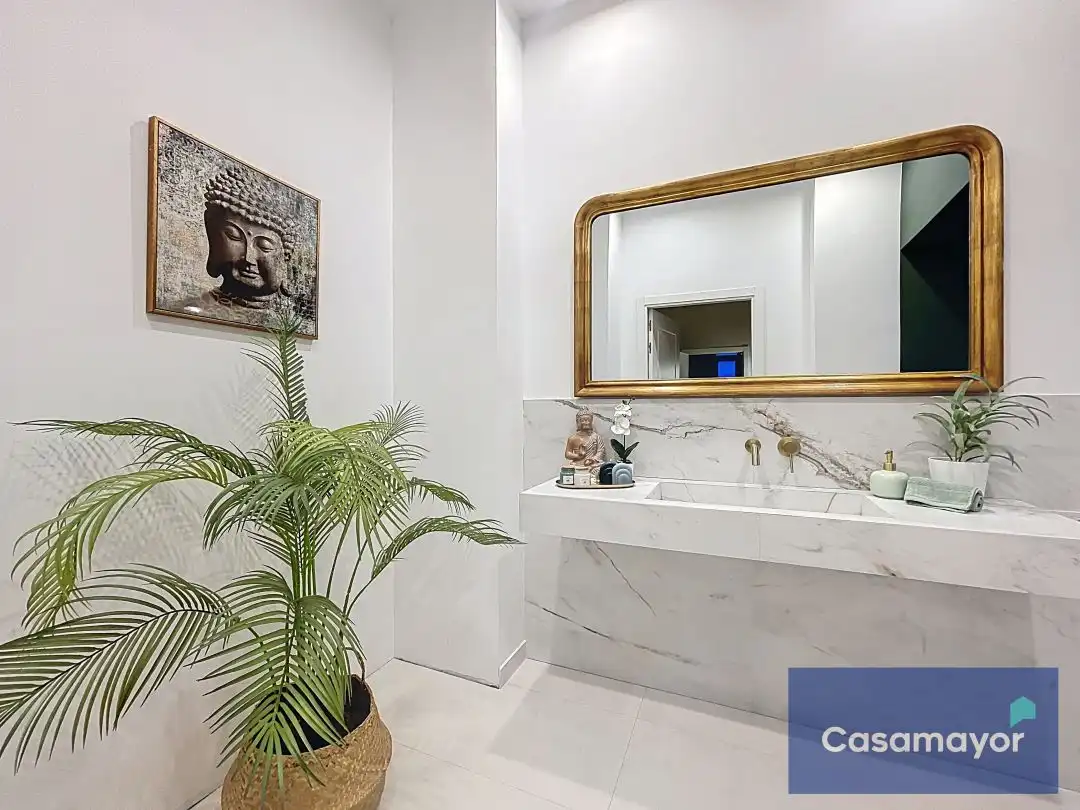 Badezimmer von Wohnung zum Verkauf in Alicante / Alacant mit Klimaanlage, Heizung und Balkon