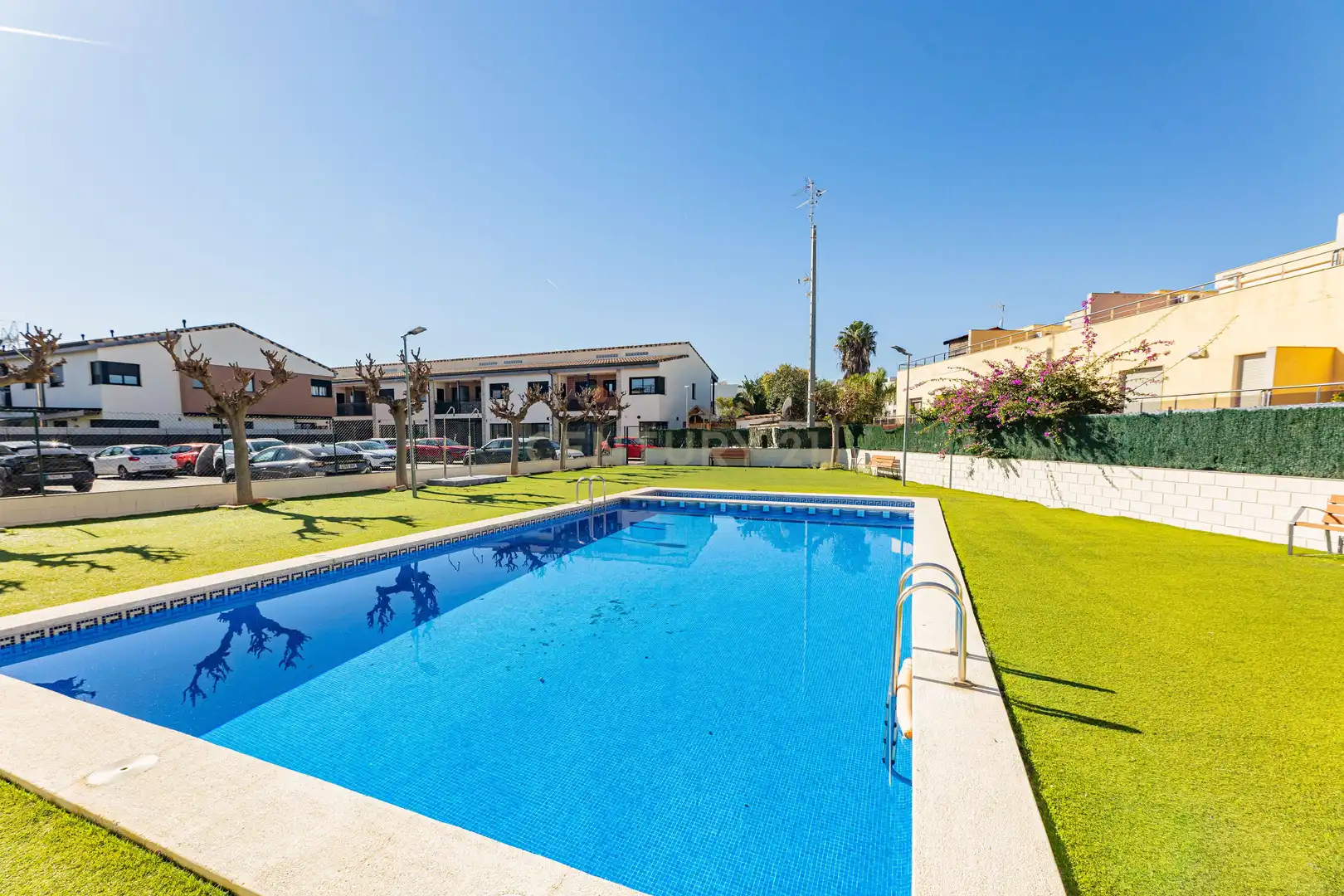 Piscina de Casa adosada en venta en San Antonio de Benagéber