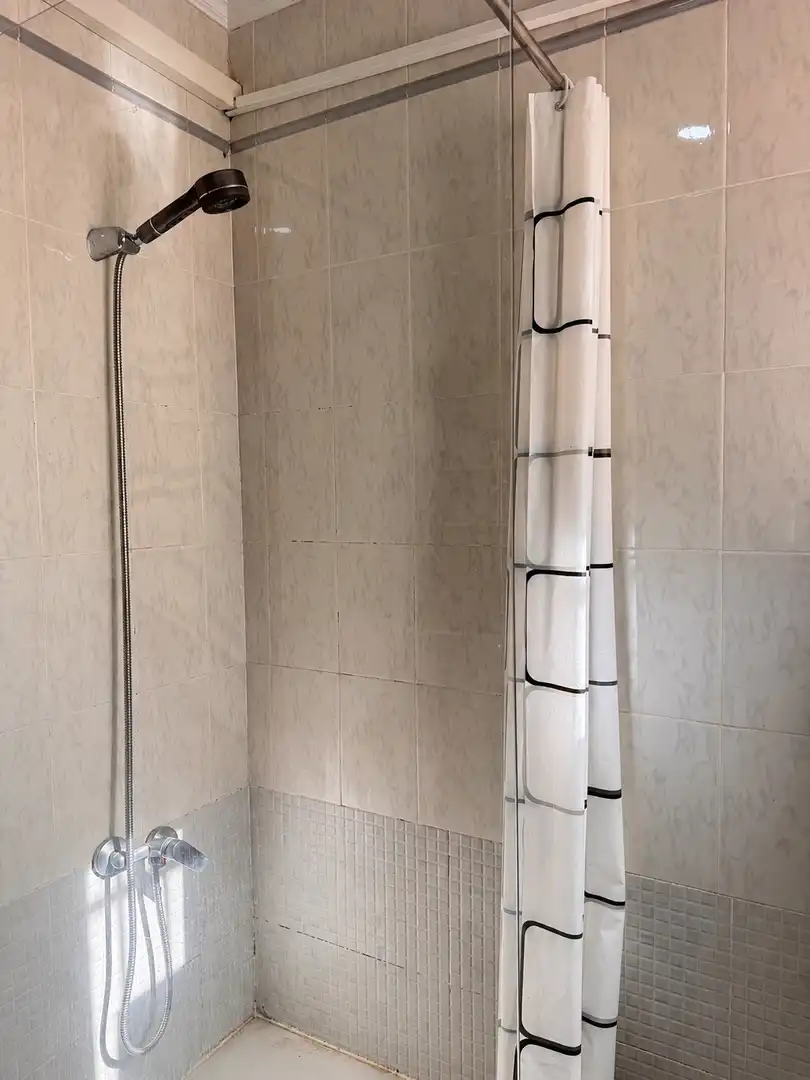 Baño de Piso en venta en Roquetas de Mar con Aire acondicionado, Trastero y Piscina comunitaria