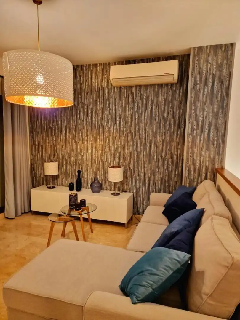 Sala d'estar de Casa adosada de lloguer en La Alcaidesa amb Jardí privat, Terrassa i Jacuzzi