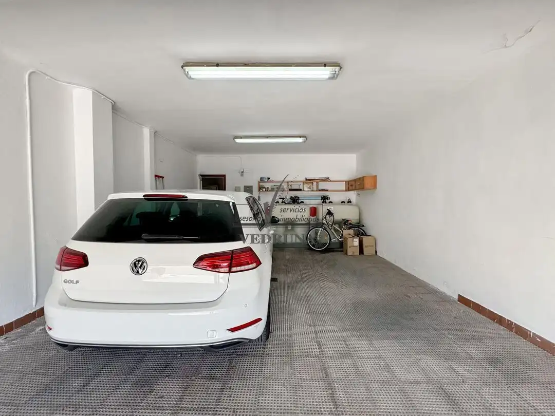 Parking de Casa adosada en venta en Zaragoza con Aire acondicionado, Calefacción y Jardín privado
