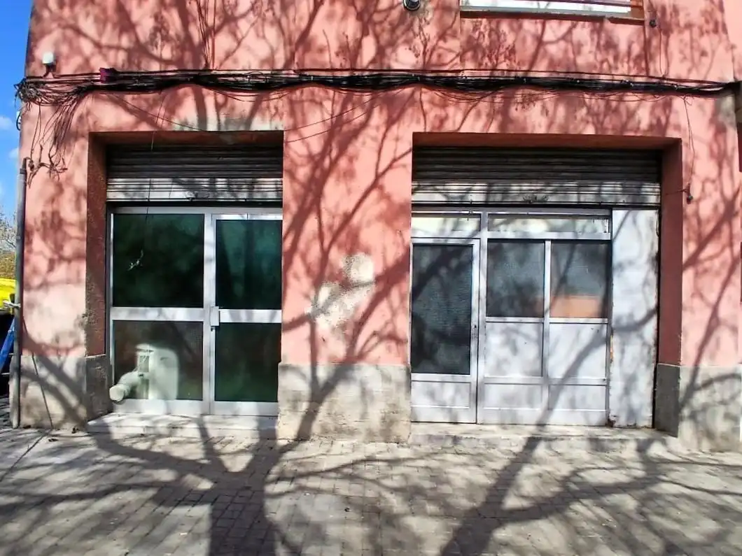 Vista exterior de Local en venta en Sabadell