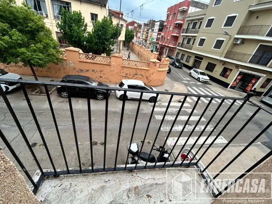 Vista exterior de Casa adosada en venda en Alzira amb Aire condicionat i Terrassa