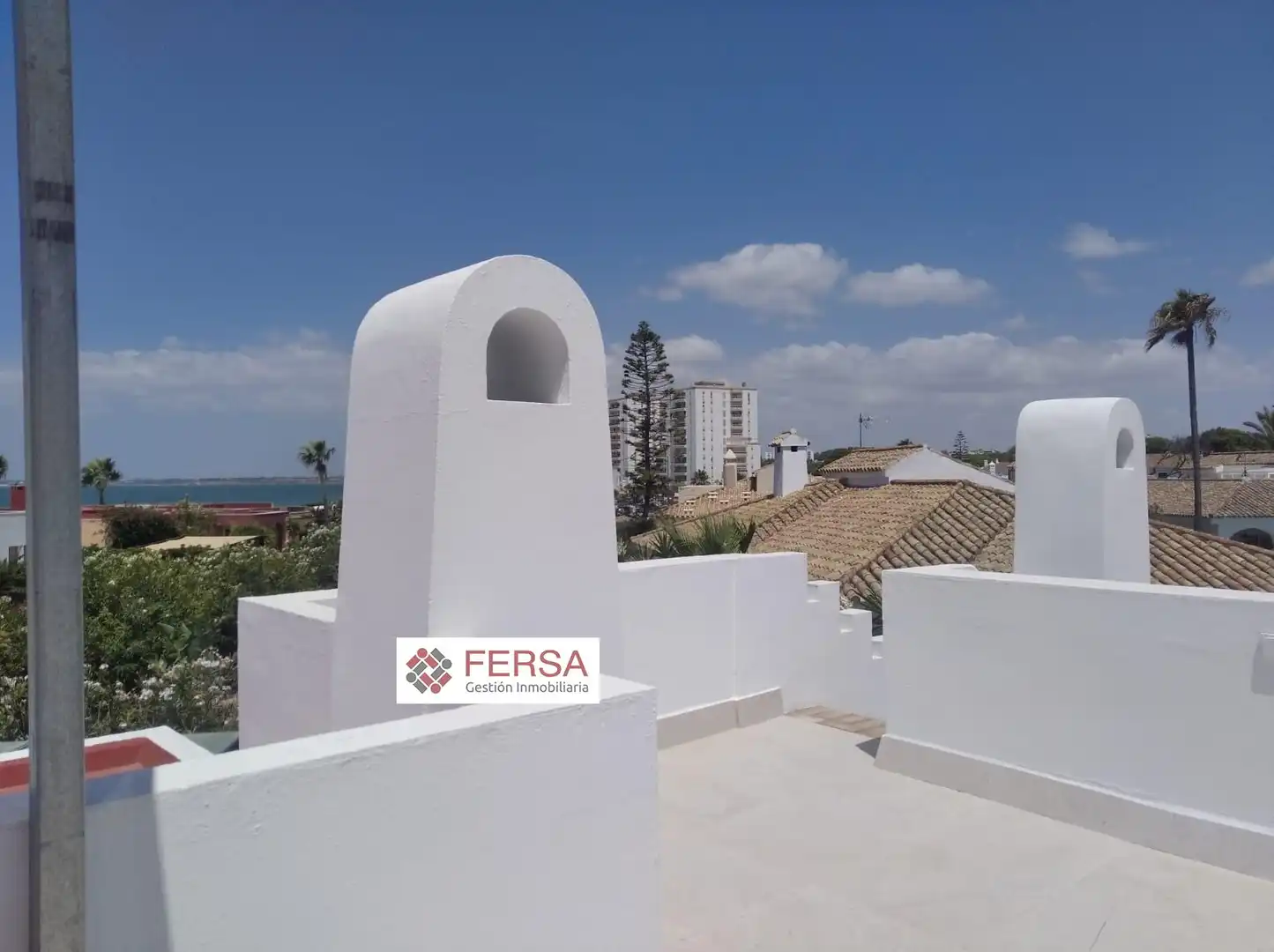 Vista exterior de Casa adosada de alquiler en El Puerto de Santa María con Aire acondicionado, Calefacción y Jardín privado