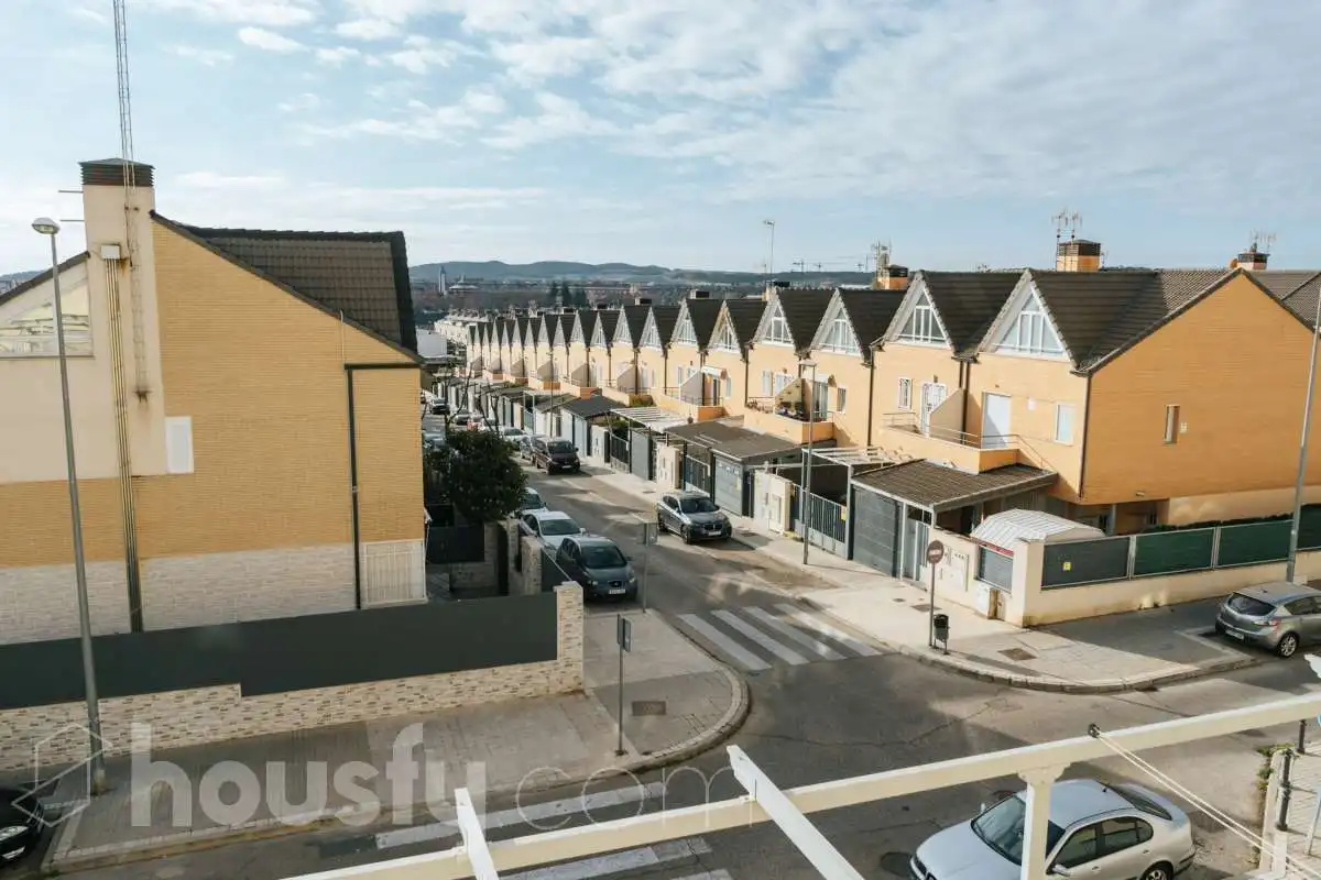 Vista exterior de Piso de alquiler en Valdemoro con Parquet y Amueblado
